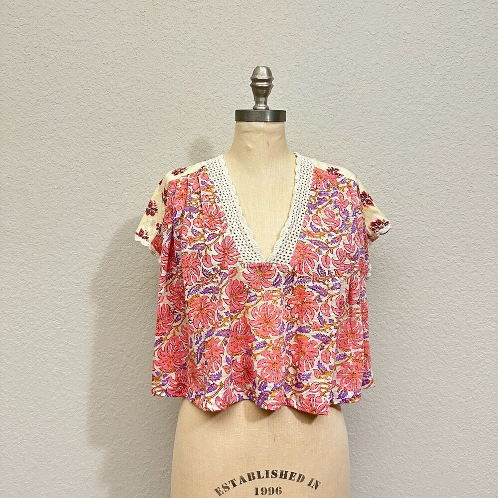 FREE PEOPLE Leilani Cropped Tee Boxy Multi Floral Print Crochet Trim
